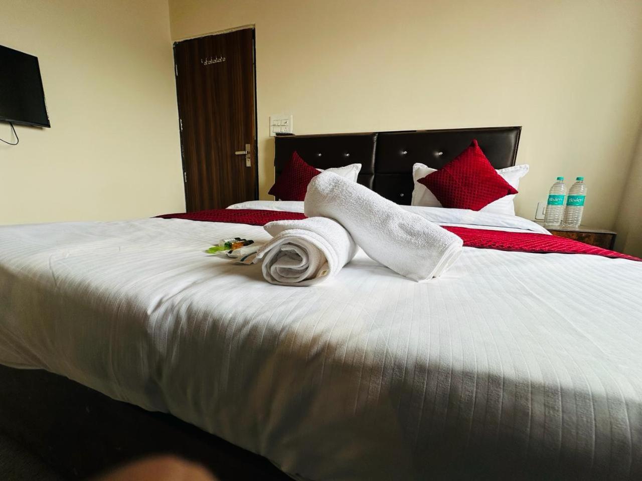 The Lord Krishna Residency Vrindavan 호텔 외부 사진