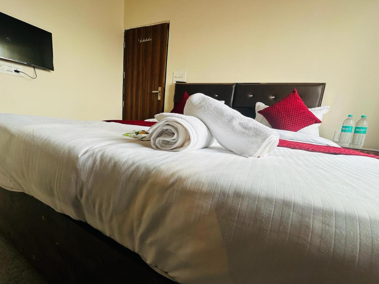 The Lord Krishna Residency Vrindavan 호텔 외부 사진