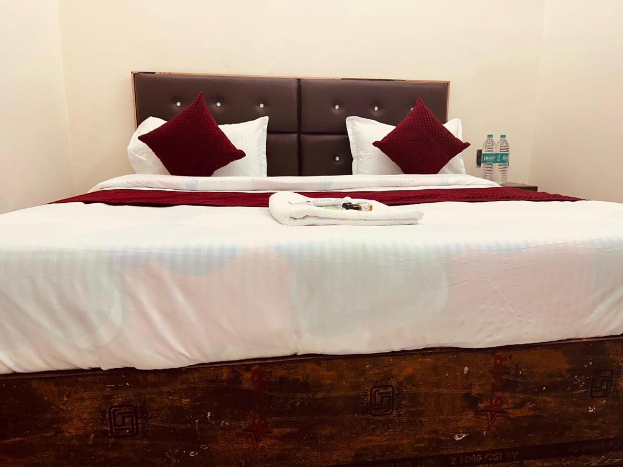 The Lord Krishna Residency Vrindavan 호텔 외부 사진