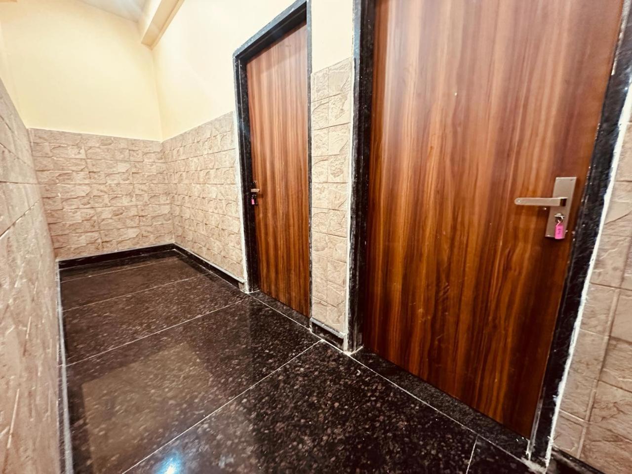 The Lord Krishna Residency Vrindavan 호텔 외부 사진