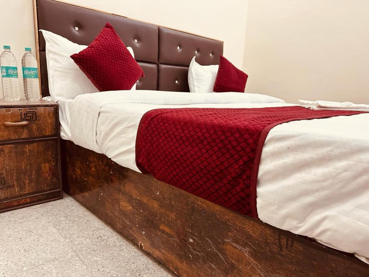 The Lord Krishna Residency Vrindavan 호텔 외부 사진